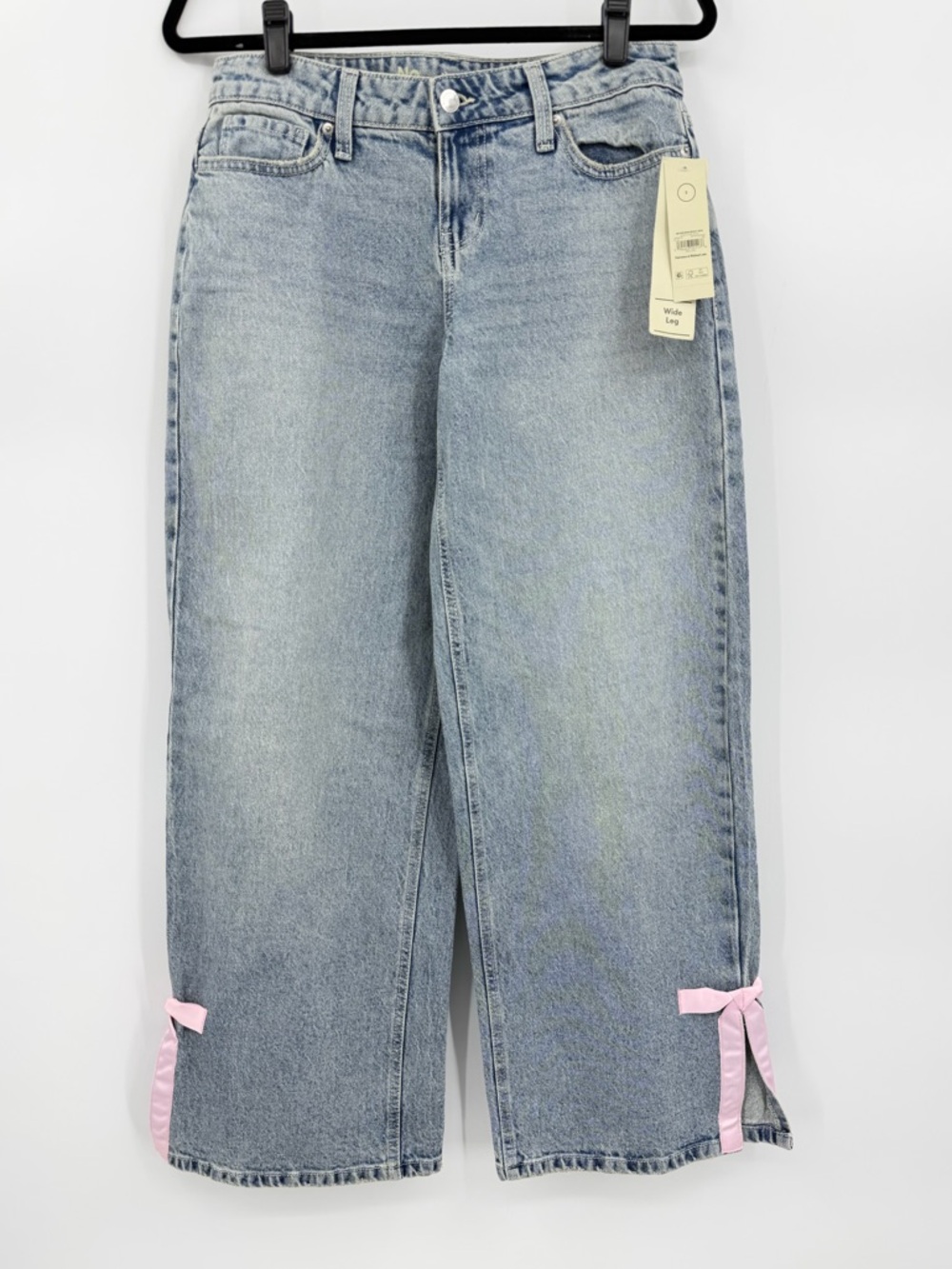 No Boundaries Wide Leg Jeans Light Wash Denim w/Pink Ribbon Detail Size 2 NWT - Picture 2 of 15